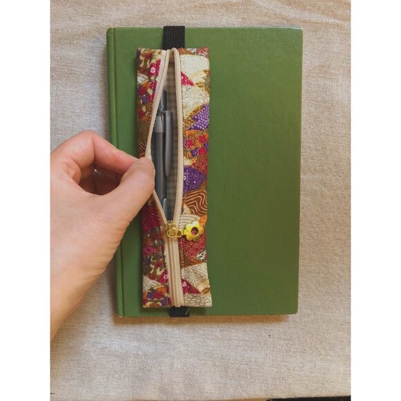 Attachable elastic bookmark pen holder with zipper, pen case, Japanese style - Picture 4 of 10